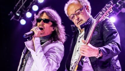 KELLY HANSEN On FOREIGNER's Final Tour: 'It's Gotten Tougher Every Year To Sing This Great Catalog Of Songs'